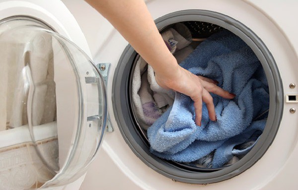 Bí quyết dùng máy giặt ít tốn điện, nước nhất - Ảnh 3.