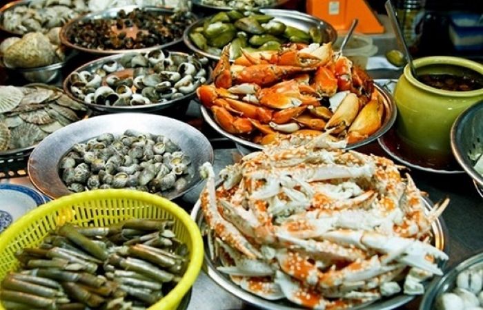 Thưởng thức hải sản tươi sống ở Hạ Long