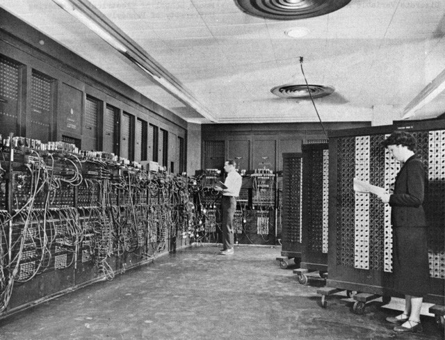 Chiếc máy tính điện tử đầu tiên