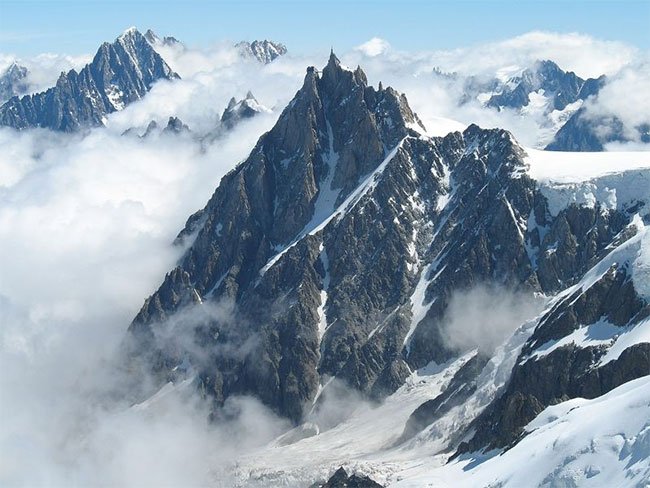 Sở hữu ngọn núi cao nhất Châu Âu