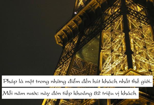 Hàng loạt địa điểm du lịch hút khách như tháp Eiffel, bảo tàng Lourve, các bãi biển đẹp chính là lý do khiến du khách đến Pháp nhiều như vậy.