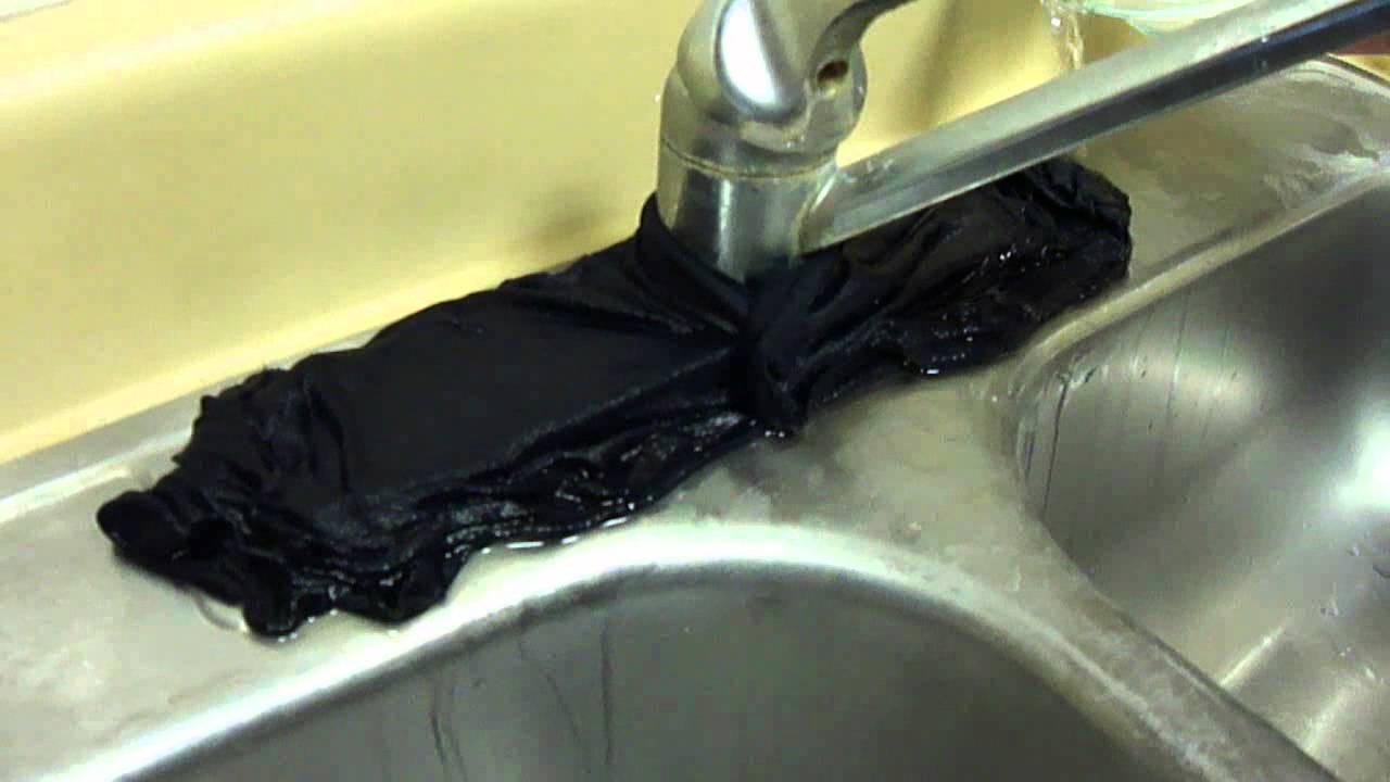 Bằng cách này bạn có thể loại bỏ mọi cặn bám trên chậu rửa và vòi nước