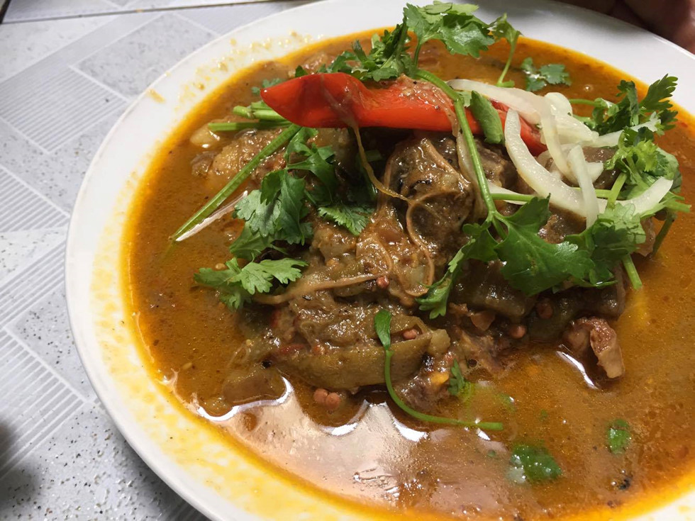 Ăn thử quán 40 năm được báo Mỹ mệnh danh ‘đệ nhất cà ri dê Sài Gòn’