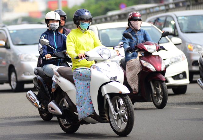11 kiểu đi xe máy ở Việt Nam khiến người nước ngoài 'ngả mũ' bái phục