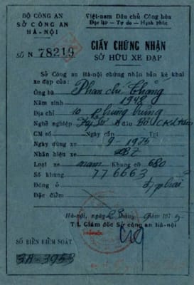 Mấy chục năm trước, nhiều chiếc xe đạp trị giá cả cây vàng, được cấp giấy chứng nhận sở hữu, có biển số và được giữ gìn như vật báu trong nhà.