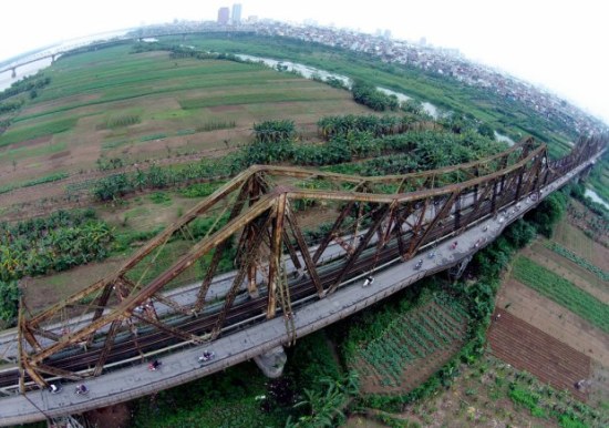 Cầu Long Biên.