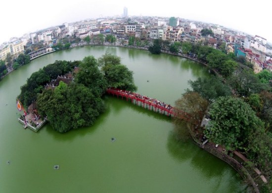 Cầu Thê Húc.