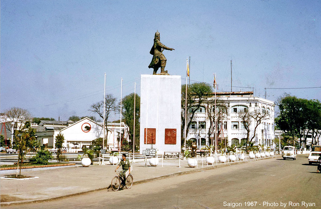 Tượng đài trước năm 1975 ở Sài Gòn