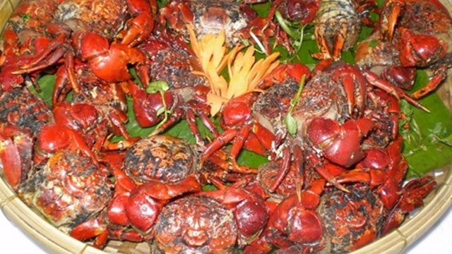 Chù ụ gần giống con cua đồng, là món đặc sản miền Tây, có nhiều ở vùng Trà Vinh, Bạc Liêu