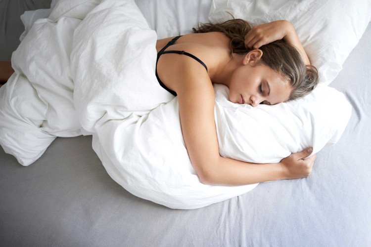 Sau 60 - 90 phút khi đi vào giấc ngủ, con người có dấu hiệu hạ thân nhiệt.