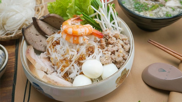 Hủ tiếu Nam Vang có nguồn gốc từ người Khmer Camphuchia và dần trở thành món ăn quen thuộc khắp Sài Gòn và miền Tây