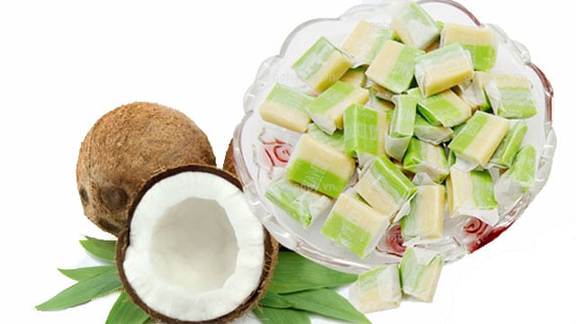 Kẹo dừa được xem là đặc sản nổi tiếng nhất của xứ dừa Bến Tre - VietFlavour.Com