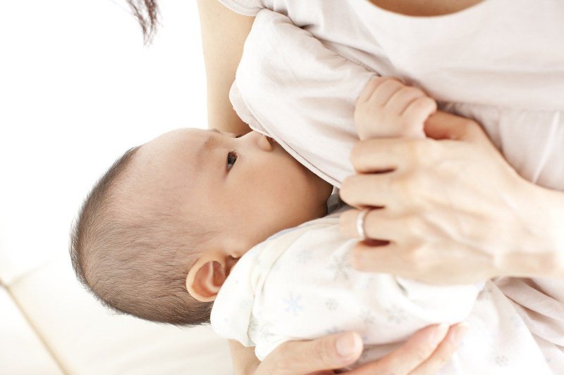Mẹo cai sữa mẹ cho bé dễ dàng nhưng hiệu quả, an toàn