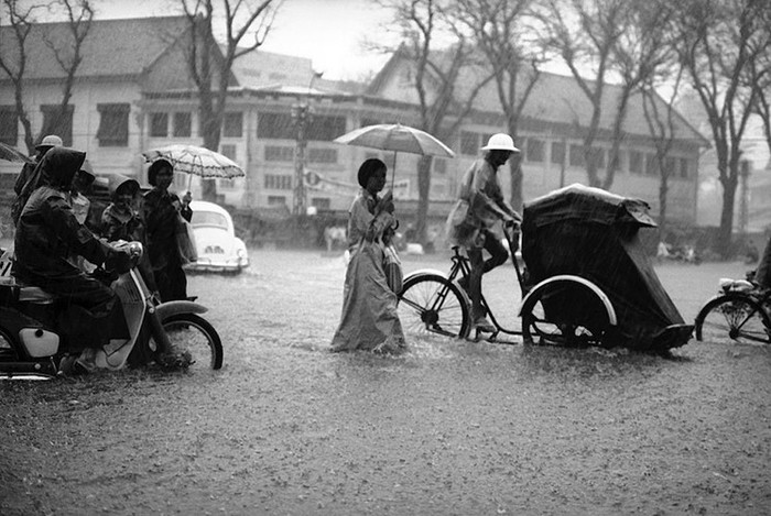 Chuyện ngập nước sau cơn mưa ở đường phố Sài Gòn trước 1975