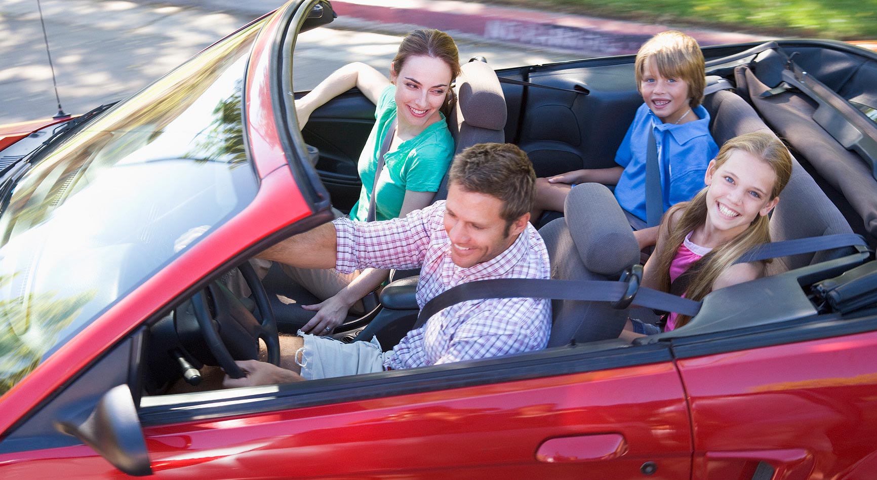 Sở hữu ô tô và bằng lái xe là nhu cầu thiết yếu tại Mỹ
