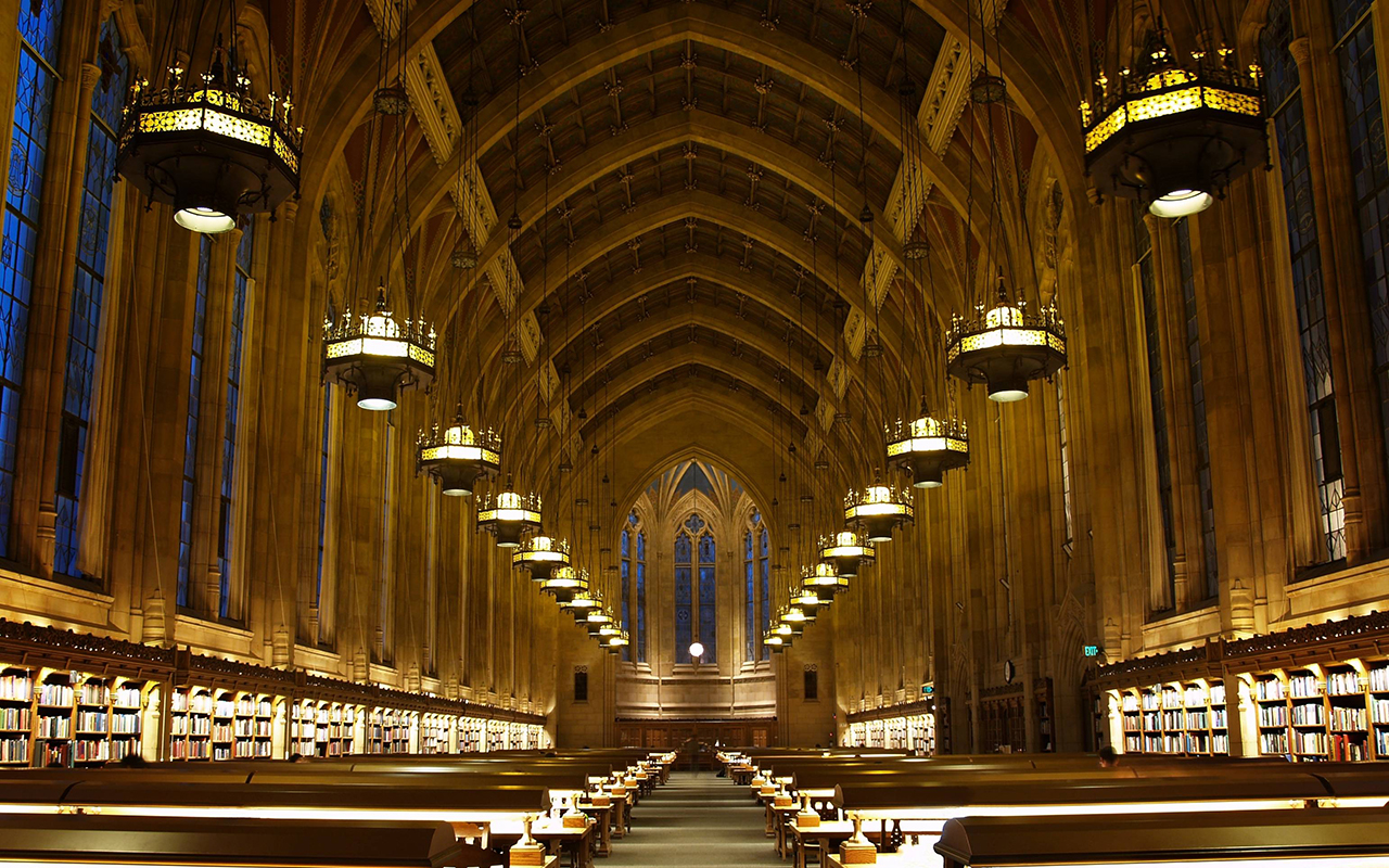 Phòng đọc sách ở Thư viện Suzzallo của Đại học Washington.