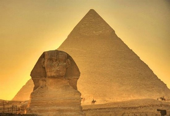 Kim tự tháp Giza và tượng nhân sư khổng lồ Sphinx