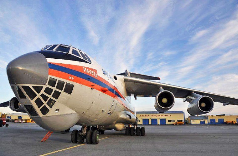 Bên trong khoang lái máy bay vận tải cơ Il-76