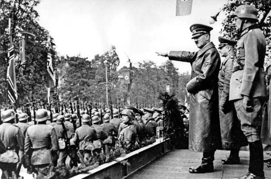 Vì sao Hitler đột nhiên không truy sát quân đồng minh?