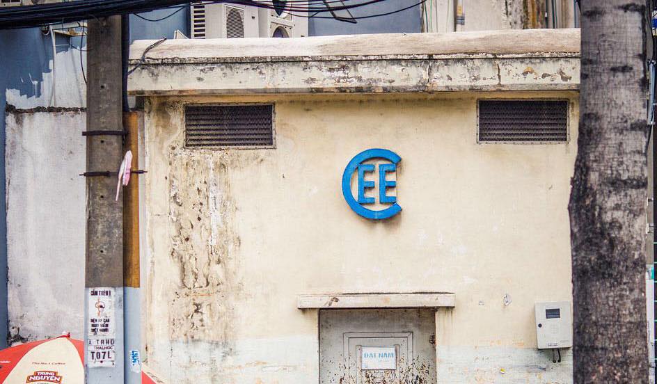 Chữ CEE trên các trạm biến áp ở Sài Gòn nghĩa là gì?
