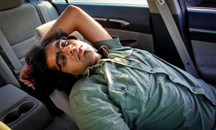 Vì sao ngủ trong ô tô dễ chết người?