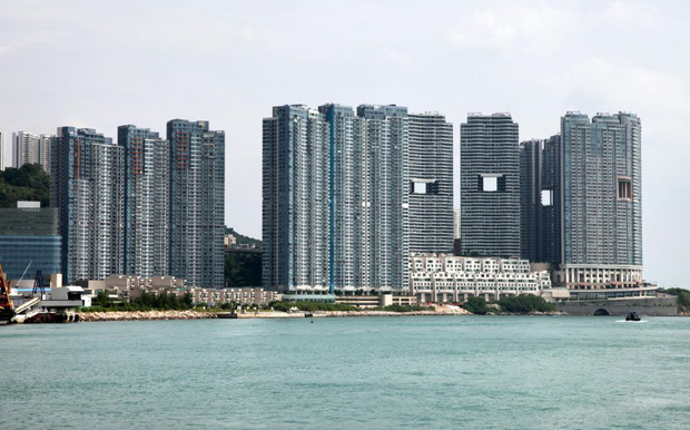 Một phút khó hiểu: Tại sao các tòa nhà cao tầng ở Hong Kong lại hay có “lỗ thủng” ở giữa vậy nhỉ? - Ảnh 2.