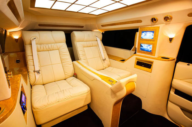 Cadillac Escalade ngoài bọc thép, trong dát vàng giá 500.000 USD cùng 5 bản độ chất ngất khác làm siêu lòng giới siêu giàu  - Ảnh 11.