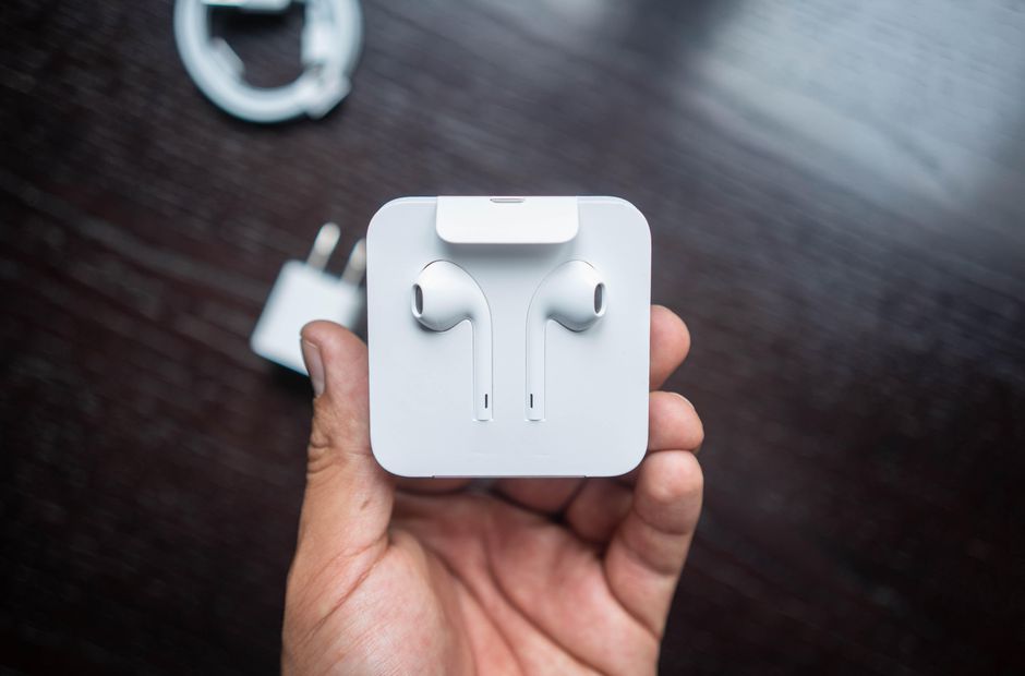 Apple may drop EarPods from iPhone 12 box, analyst says - CNET