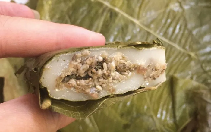 Độc đáo bánh trứng kiến mỗi năm thưởng thức 1 lần của người Sán ...