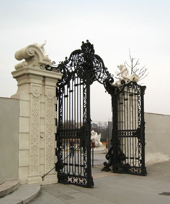 Ngoài cánh cổng, gia chủ cũng cần để ý xây dựng cột cổng hợp lý.
