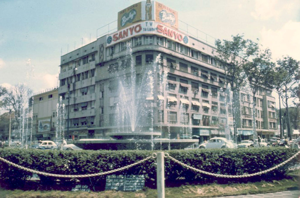 Sài Gòn trước 1975 qua ống kính của Chuẩn Đô đốc hải quân Mỹ Charles F. Rauch