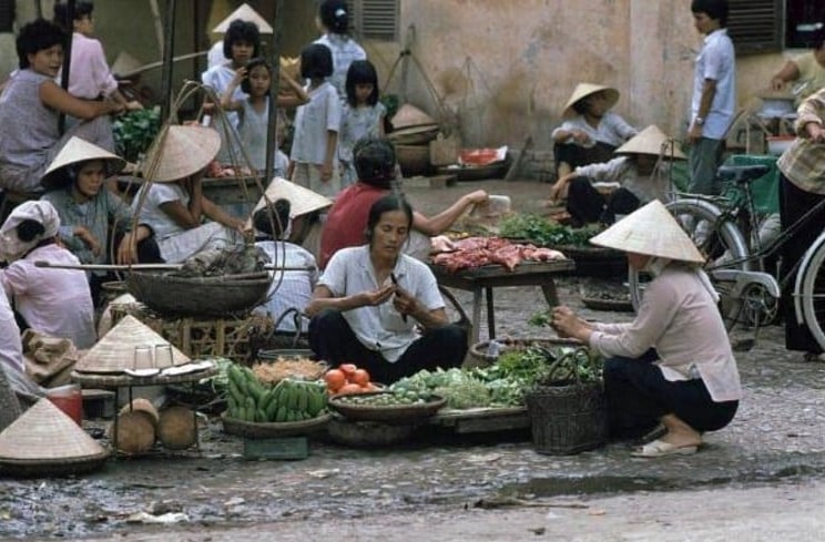 Hàng quán Hà Nội đầu những năm 1990