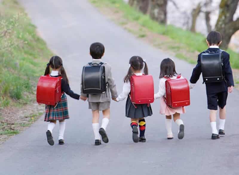 Vì sao trẻ em Nhật tự đi học khi còn rất nhỏ?