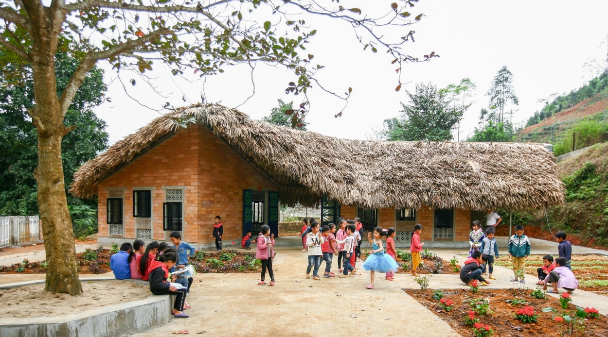 Ngôi trường nằm tại số 2 Xuân Hòa, tại xã Xuân Hòa, huyện Bảo Yên, tỉnh Lào Cai