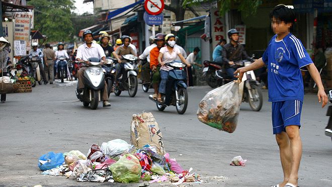 Xả rác vô tội vạ – cách hành xử chỉ có ở những xã hội dân trí thấp