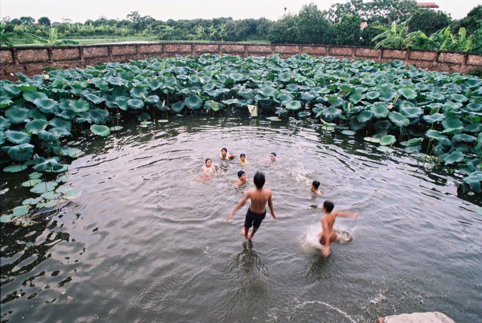 Tuổi thơ xưa vui như hôi cá ao làng