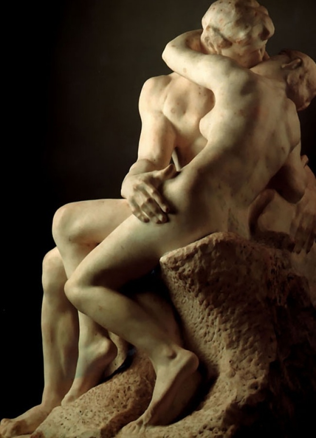 Bức tượng ’’The Kiss (Nụ hôn)