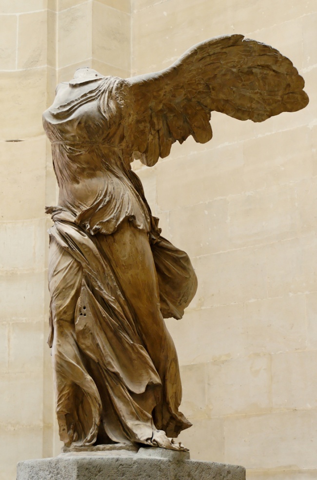 Bức tượng ’’Nike of Samothrace (Tượng thần chiến thắng Samothrace)’’, thế kỷ thứ 2 trước Công Nguyên.