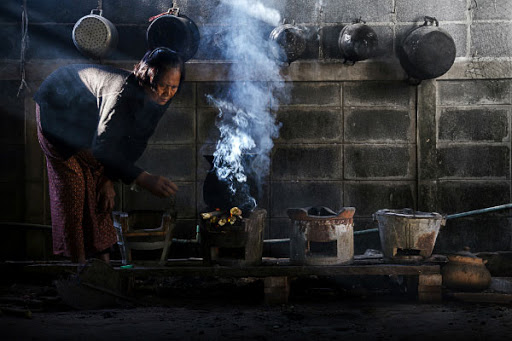 Bếp lửa chính là một phần không thể thiếu của người Việt xưa. Ảnh: Internet