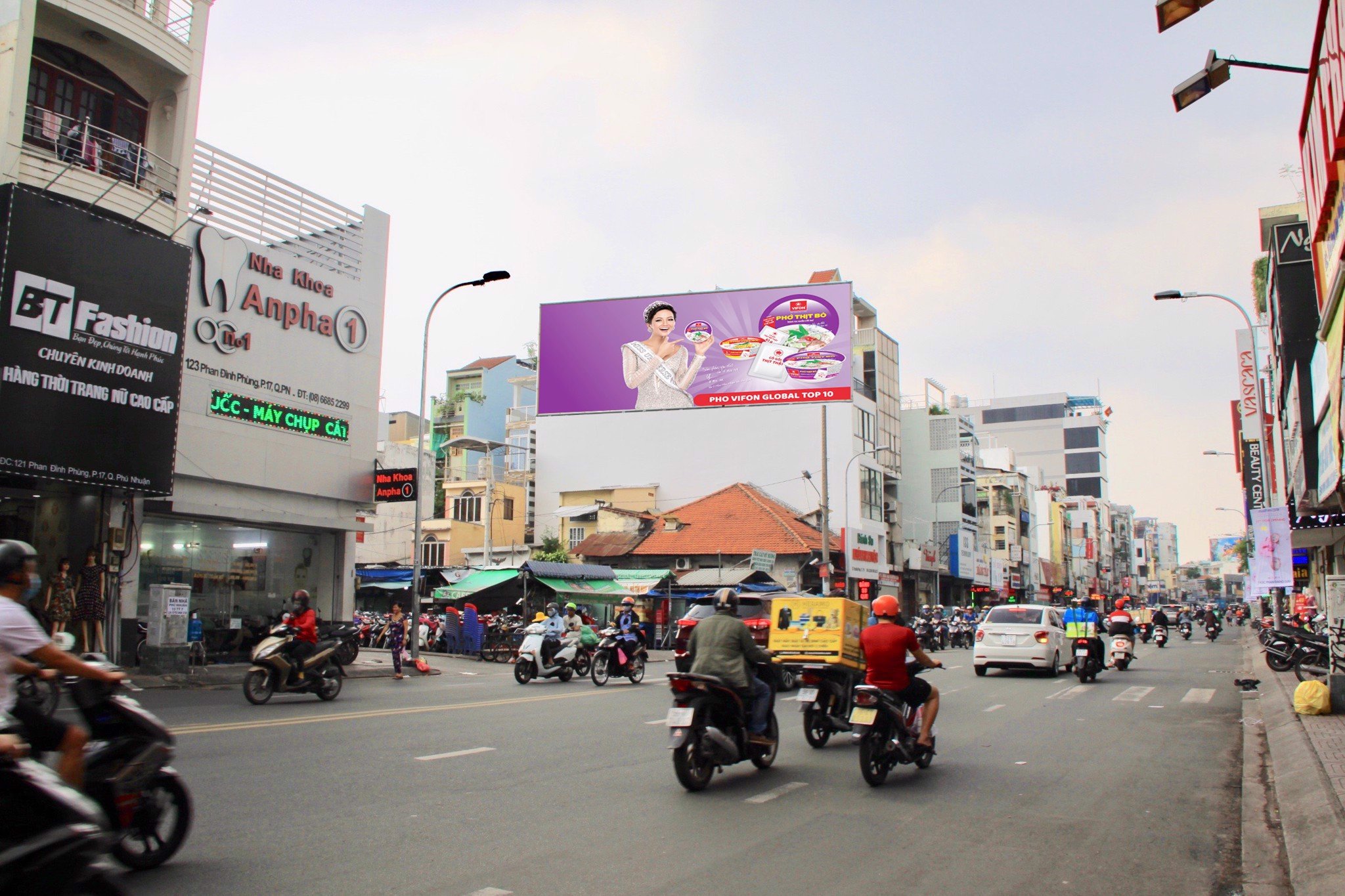 Bảng quảng cáo chợ Phú Nhuận tại cổng Phan Đình Phùng – Chiêu Dương Media