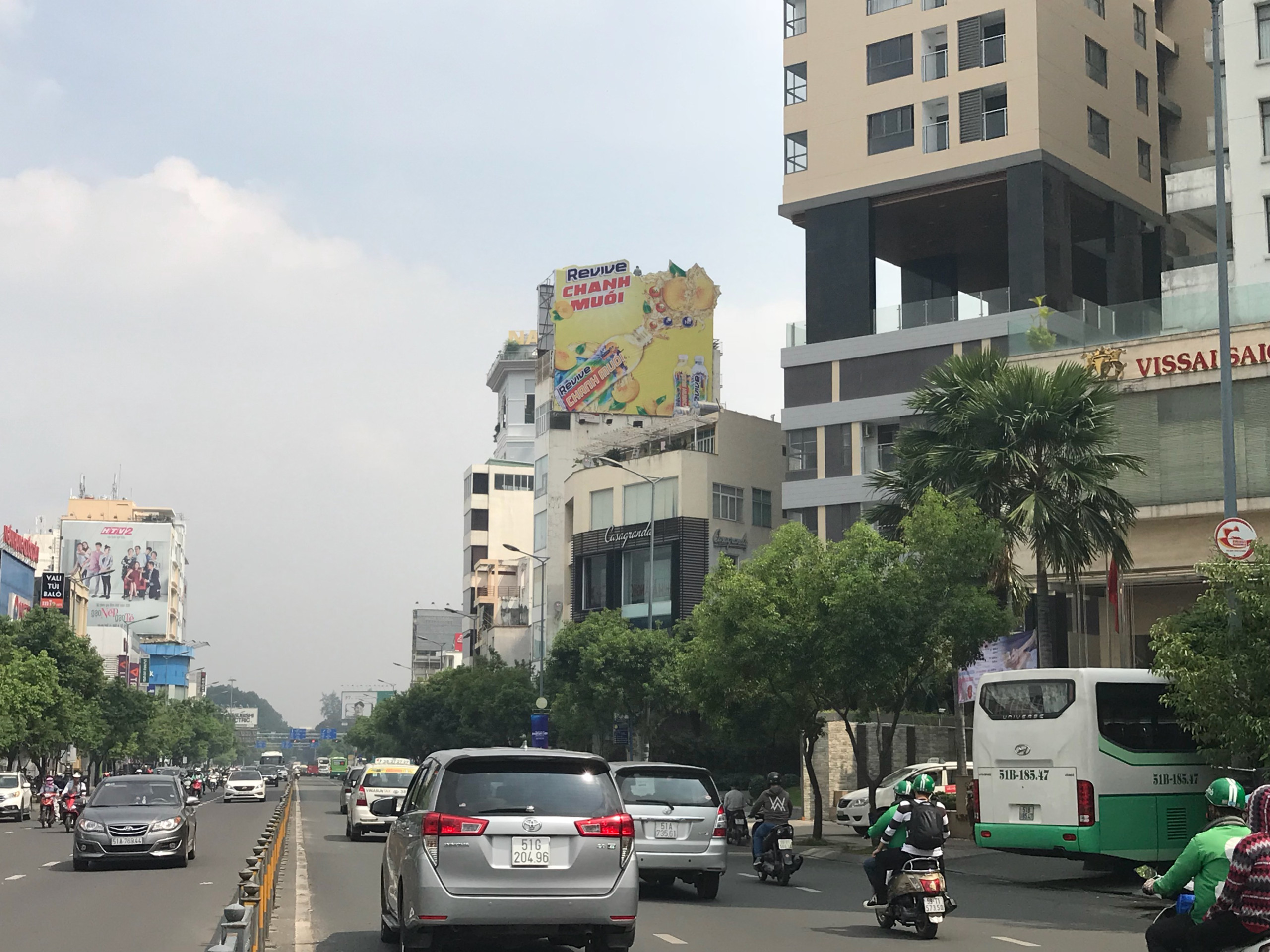 Đường Nguyễn Văn Trỗi – Con đường đẹp nhất của nội đô Sài Gòn - Cuối Tuần  Của Tui