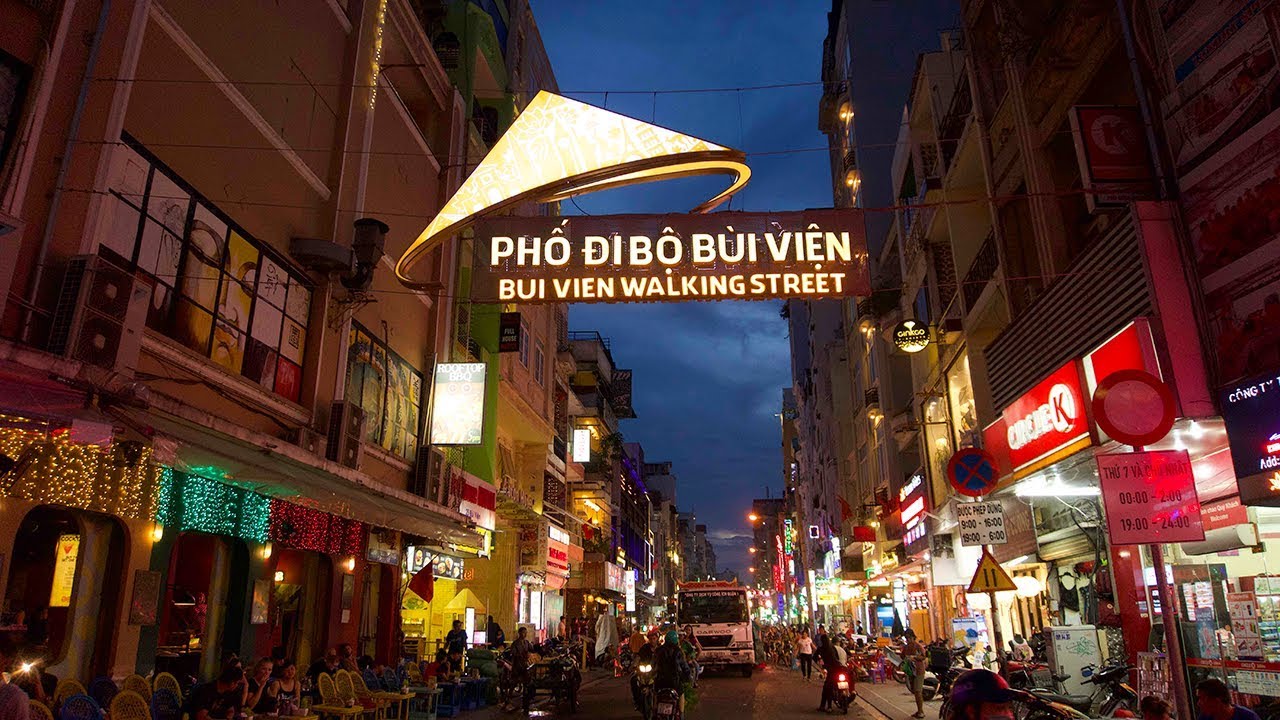 Phố đi bộ Bùi Viện Sài Gòn 4K - Bui Vien Walking Street khu phố Tây balo  rất đông giới trẻ Việt 2017 - YouTube