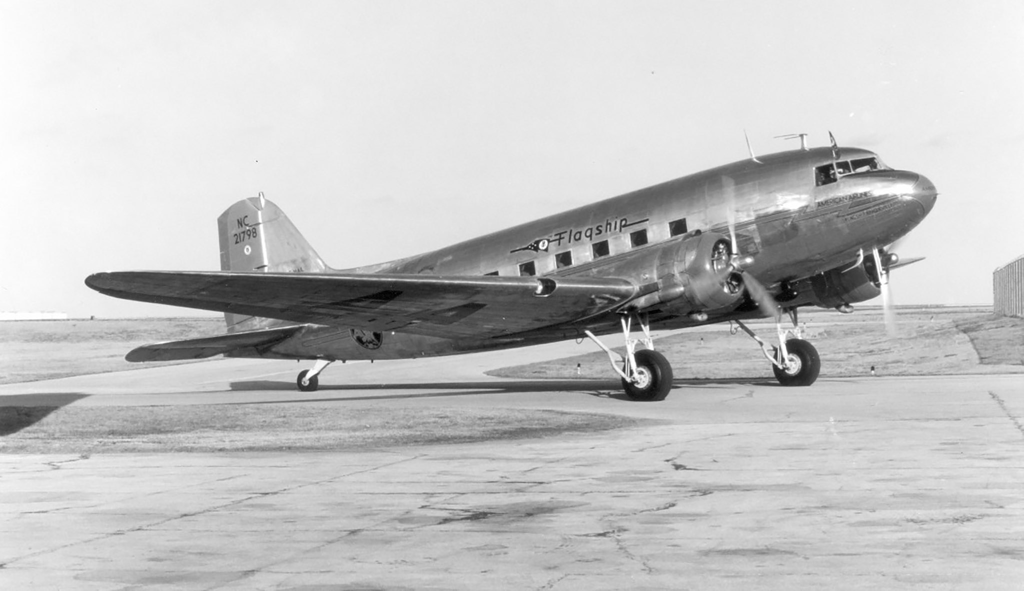 Douglas DC-3 American Airlines.jpg