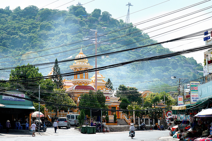 Ngôi chùa hơn 100 năm tuổi có kiến trúc Ấn Độ ở An Giang