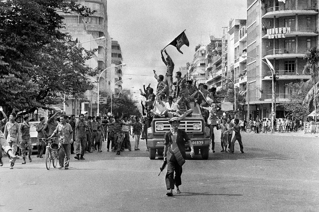 17 April 1975 - Khmer Rouge fighters celebrate as they ent… | Flickr