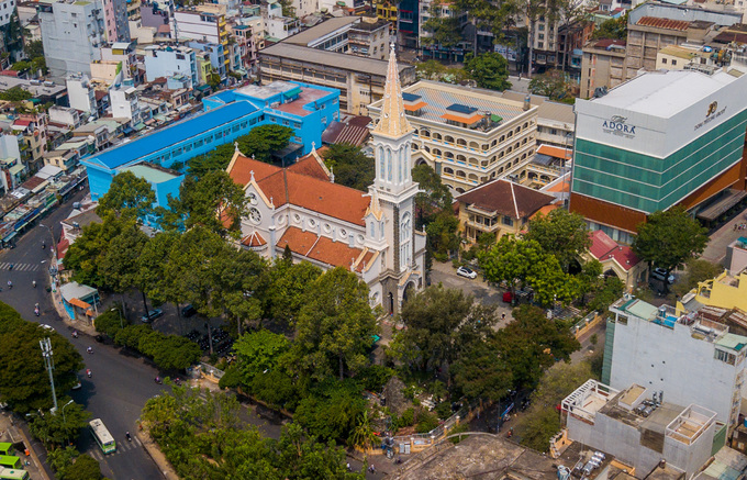 Nhà thờ trăm tuổi của ông ngoại Nam Phương hoàng hậu ở Sài Gòn
