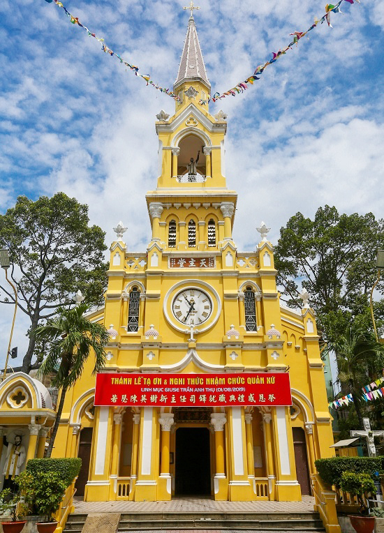 Nhà thờ Cha Tam hơn 100 tuổi phong cách 'lai' Á Âu ở Sài Gòn
