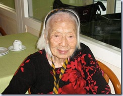 Bà Henriette Bùi Quang Chiêu, ở tuổi 105. Hình chụp tại Paris nhân chuyến viếng thăm của đoàn bác sĩ từ Hoa Kỳ. (Ảnh: Internet)