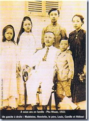Di ảnh gia đình. Từ trái: Madeleine, Henriette, ông Bùi Quang Chiêu, Louis, Camille, Helene. Hình chụp tại Phú Nhuận, Sài Gòn, năm 1921. (Ảnh: Ineternet)