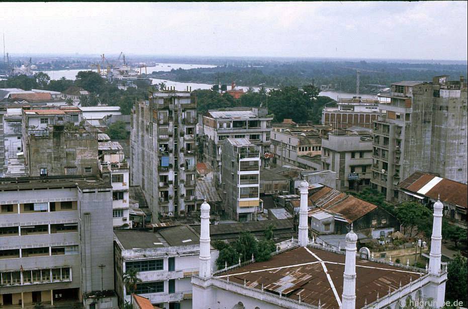 Saigon: Xem qua những mái nhà của sân thượng của khách sạn Caravelle